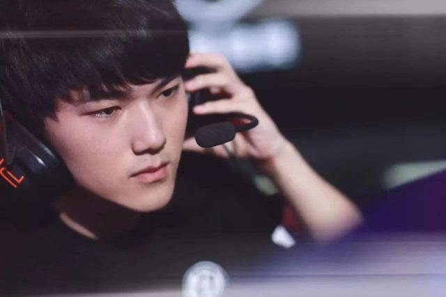 据外媒blix.gg爆料，前FNC战队下路选手Upset将在接下来的LEC春季赛成为VIT战队新的首发AD