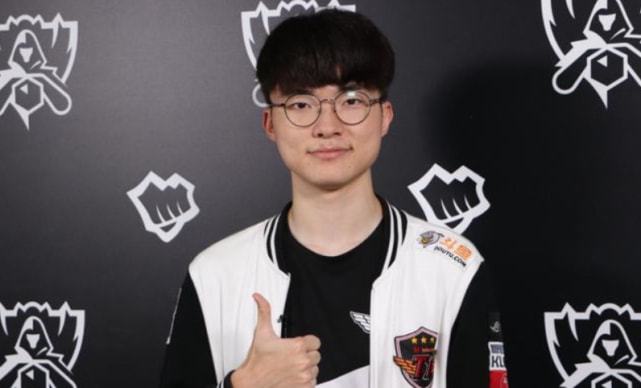这是Quesanti！ TheShy 坚持住1v3 JIEJIE 刺穿 Ninjas in Pyjamas Invictus Gaming 赢得了第一局